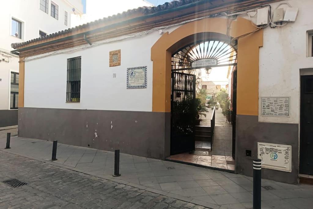 Tipico Y Pintoresco Patio De Vecinos, Con Encanto เซบีญา ภายนอก รูปภาพ